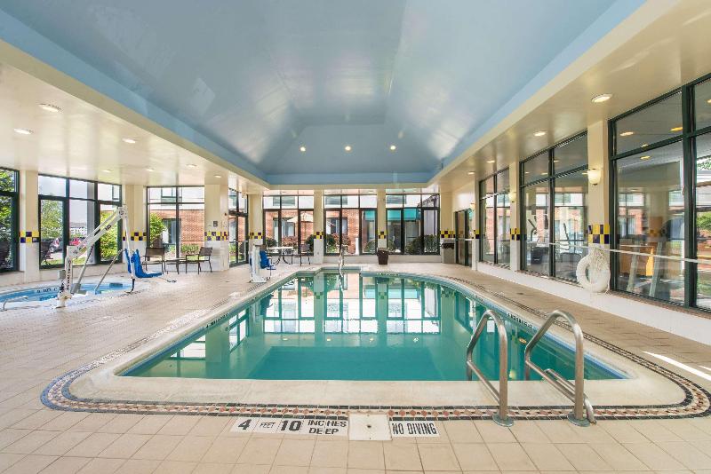 هتل Hilton Garden Inn Fishkill