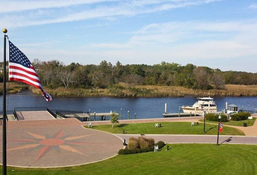 هتل Hilton Garden Inn Suffolk Riverfront