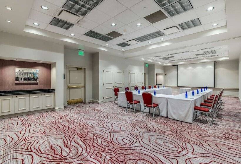 هتل Hilton Garden Inn Suffolk Riverfront
