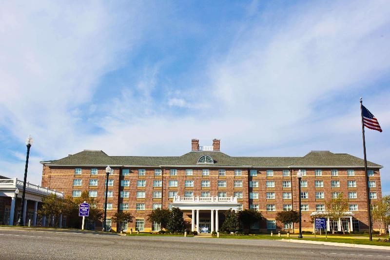 هتل Hilton Garden Inn Suffolk Riverfront