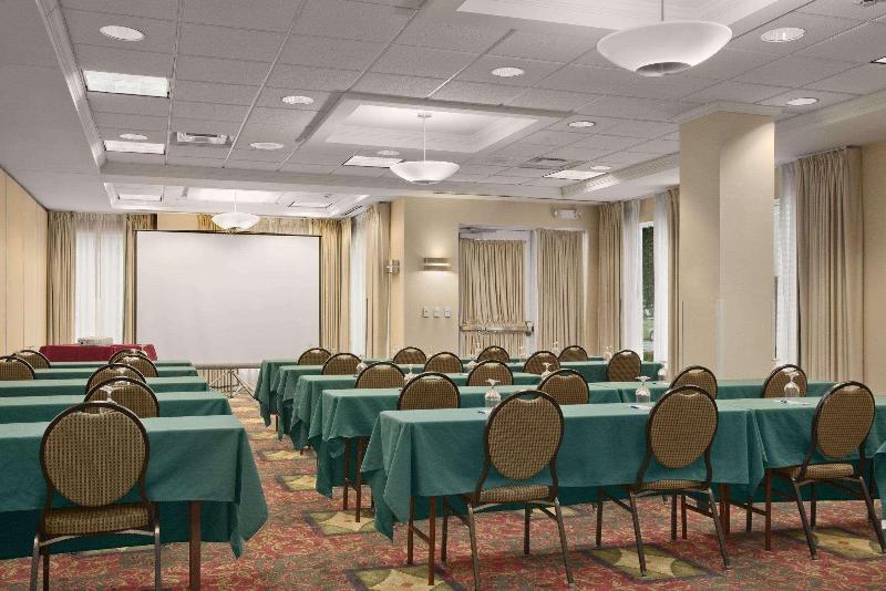 هتل Hilton Garden Inn Syracuse