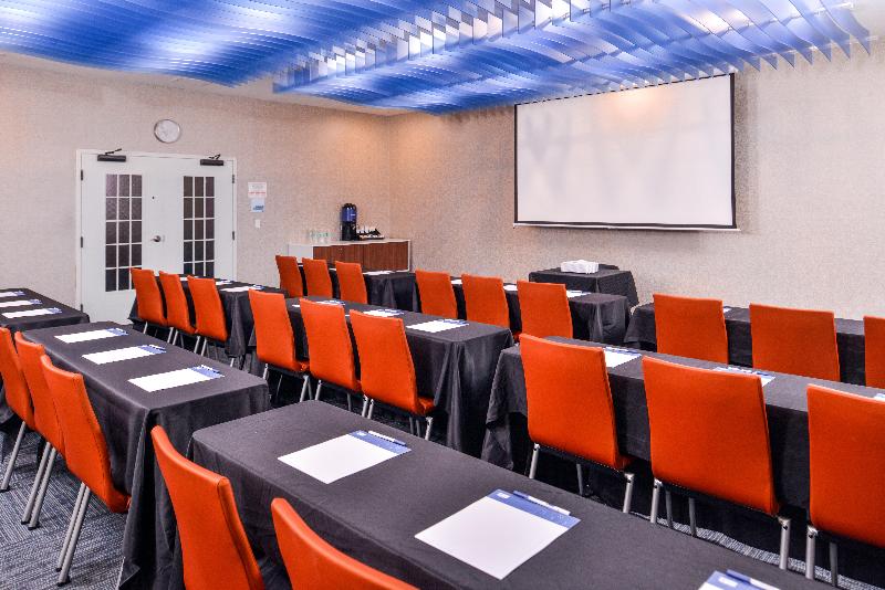 בית מלון כפרי Holiday Inn Express Tampa North Telecom Park, An Ihg
