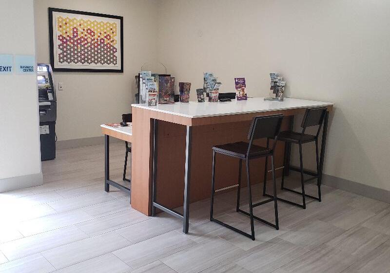 בית מלון כפרי Holiday Inn Express Tampa North Telecom Park, An Ihg