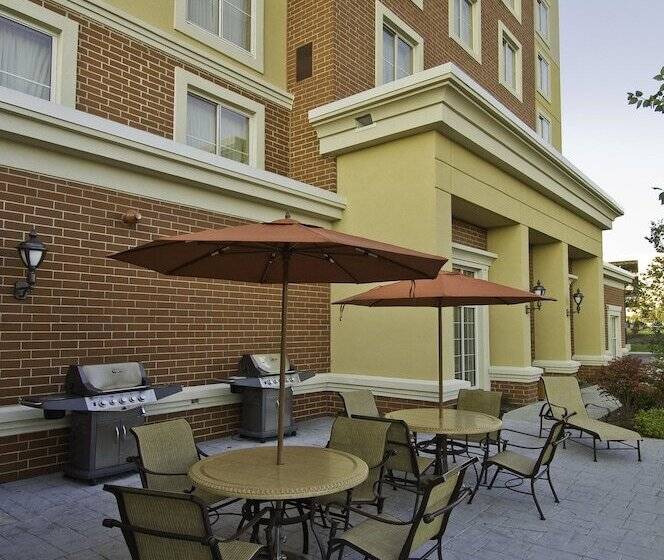 هتل Homewood Suites By Hilton Clevelandbeachwood