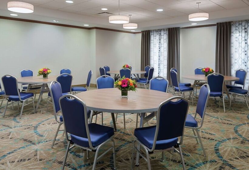 هتل Homewood Suites By Hilton Clevelandbeachwood