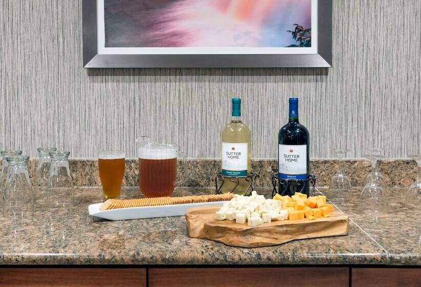 هتل Homewood Suites By Hilton Clevelandbeachwood