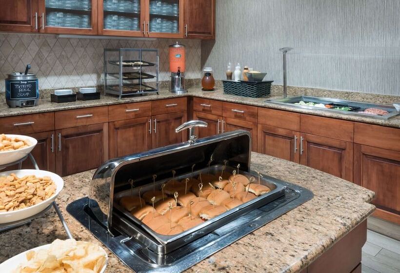 هتل Homewood Suites By Hilton Clevelandbeachwood