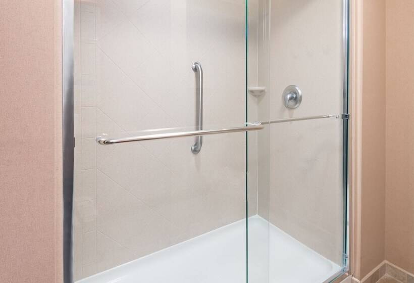 هتل Homewood Suites By Hilton Clevelandbeachwood