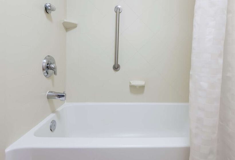هتل Homewood Suites By Hilton Clevelandbeachwood