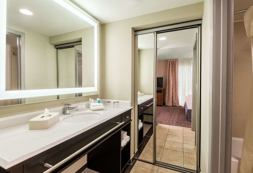 هتل Homewood Suites By Hilton St. Louis Riverport Airport West