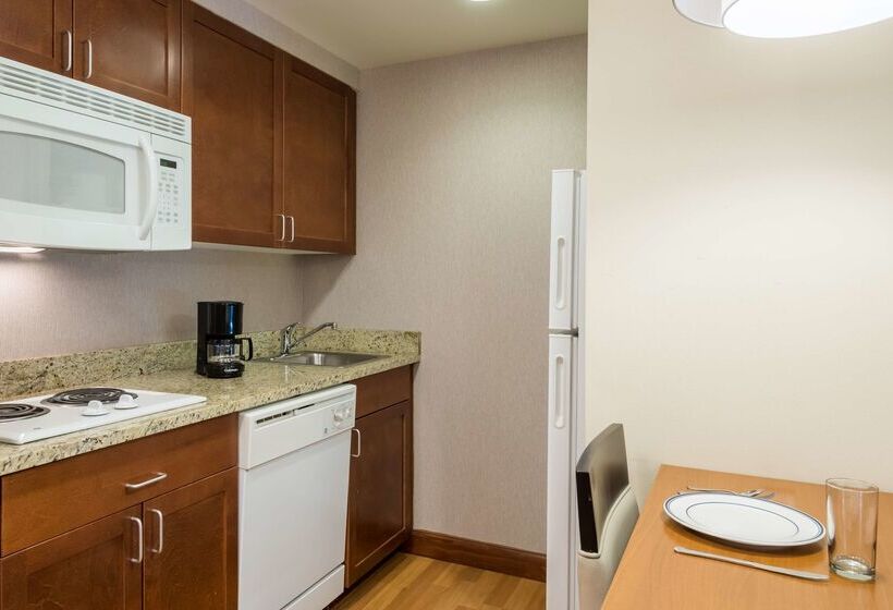 هتل Homewood Suites By Hilton St. Louis Riverport Airport West