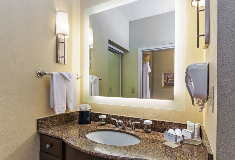 هتل Homewood Suites By Hilton Wichita Falls