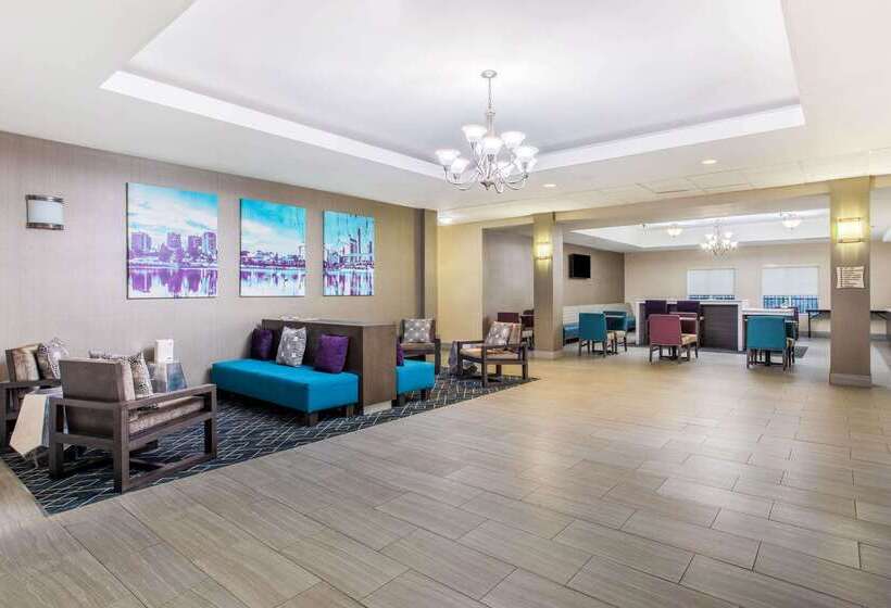 هتل La Quinta Inn & Suites By Wyndham Fultondale Birmingham N