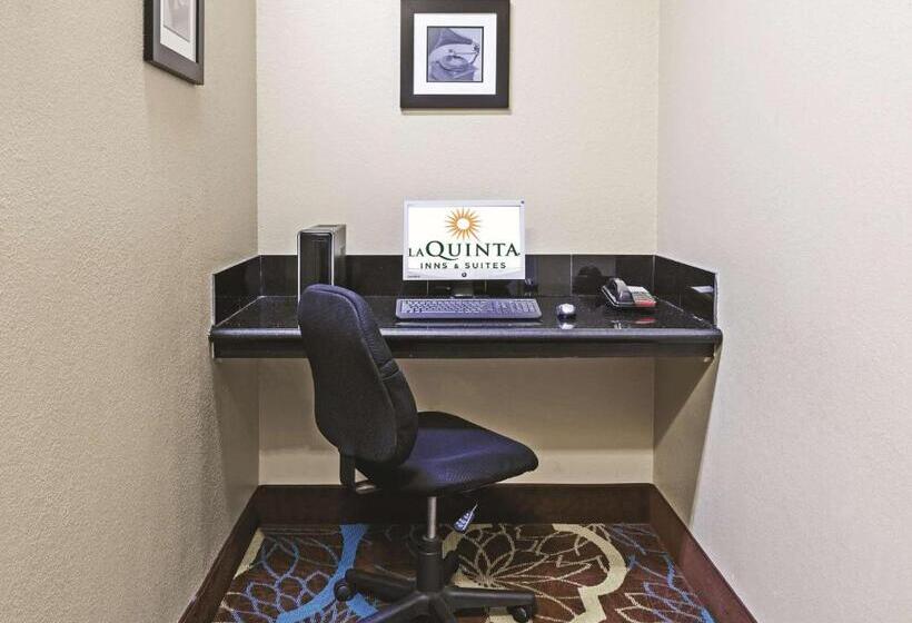هتل La Quinta By Wyndham Pearland