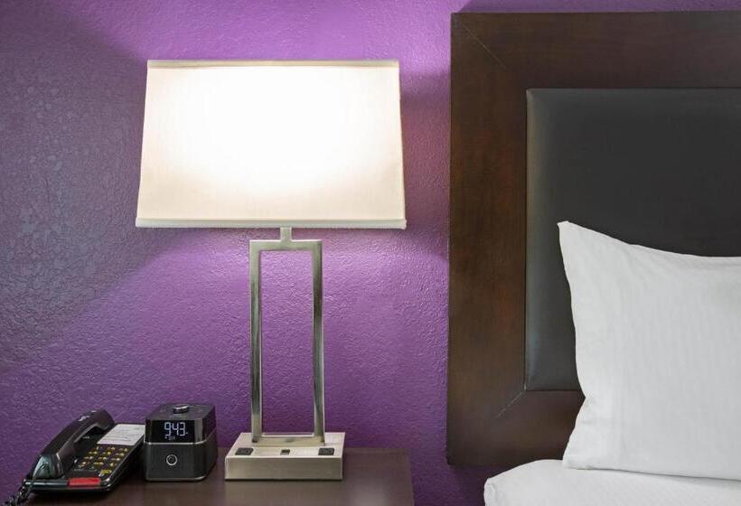 هتل La Quinta By Wyndham Pearland