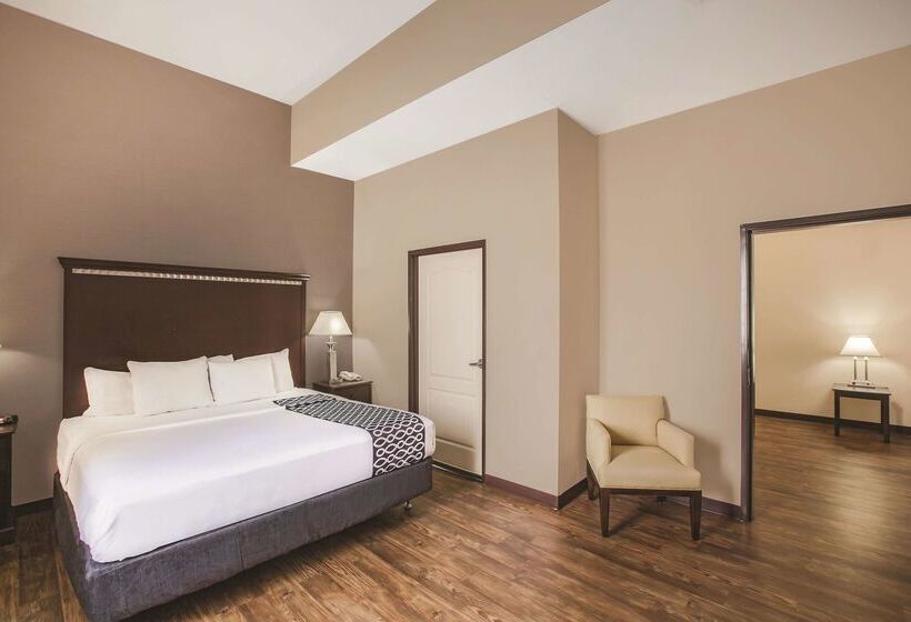 هتل La Quinta Inn & Suites By Wyndham Allen At The Village