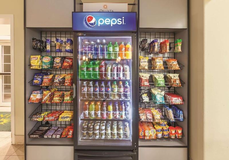 호텔 La Quinta Inn & Suites By Wyndham Angleton