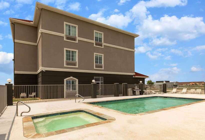 호텔 La Quinta By Wyndham Bridgeport