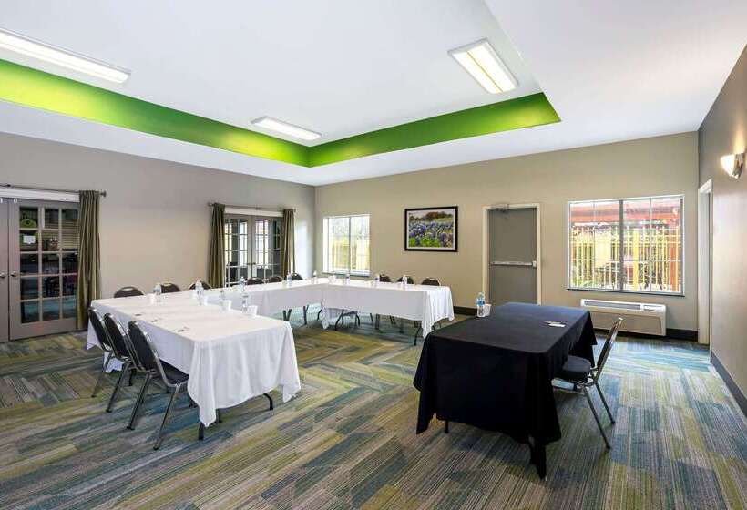 هتل La Quinta By Wyndham Brookshire West Katy