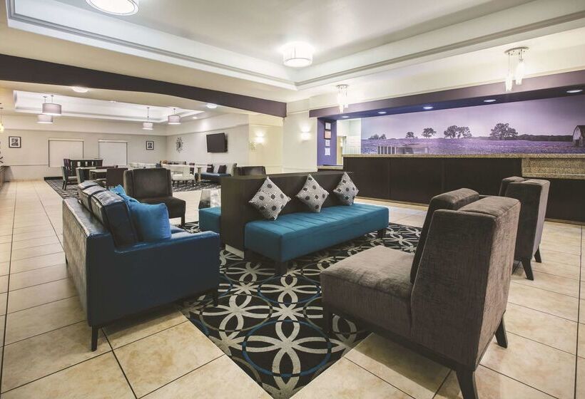 هتل La Quinta By Wyndham Brownwood