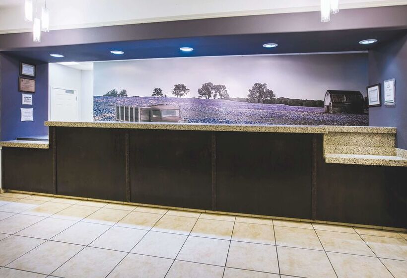 هتل La Quinta By Wyndham Brownwood