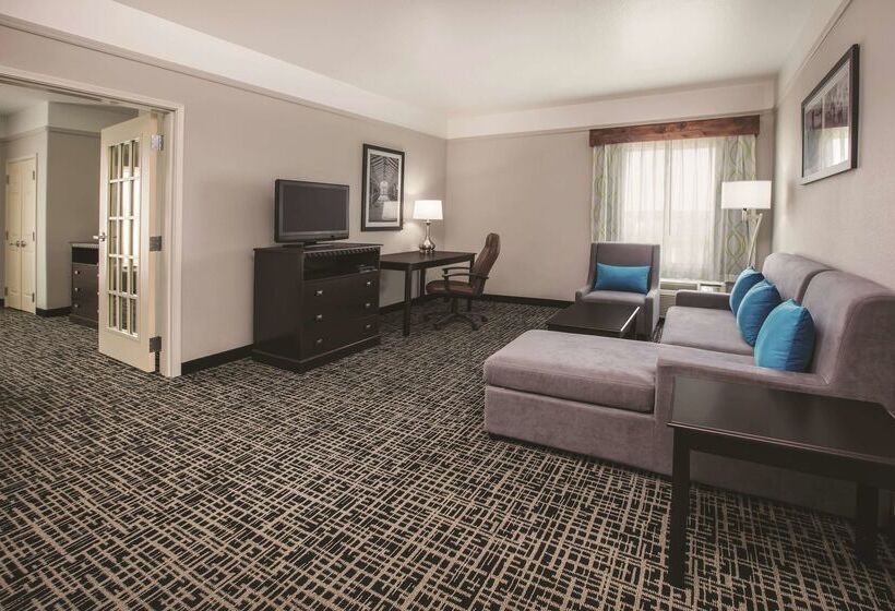 هتل La Quinta By Wyndham Brownwood
