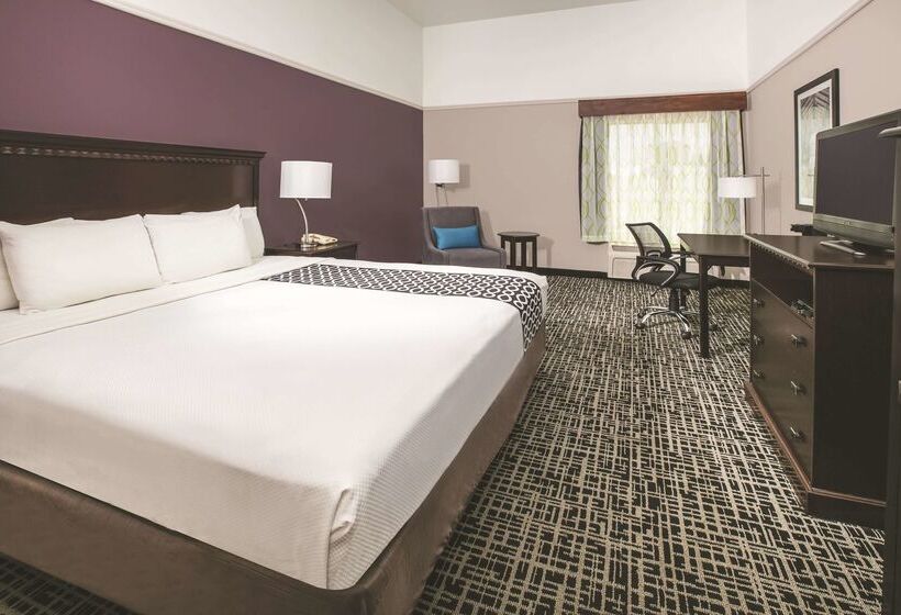 هتل La Quinta By Wyndham Brownwood