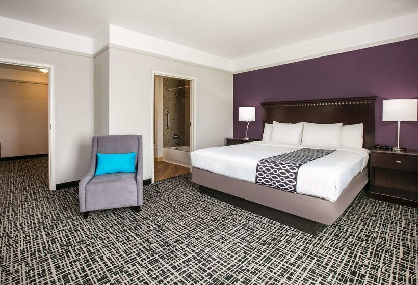 هتل La Quinta By Wyndham Brownwood