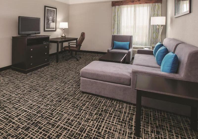 هتل La Quinta Inn & Suites By Wyndham Brownwood