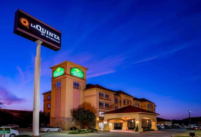 Отель La Quinta By Wyndham Dfw Airport West   Bedford