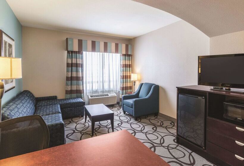 هتل La Quinta By Wyndham Fort Worth   Lake Worth