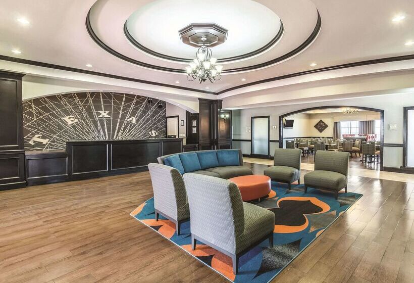هتل La Quinta By Wyndham Fort Worth   Lake Worth