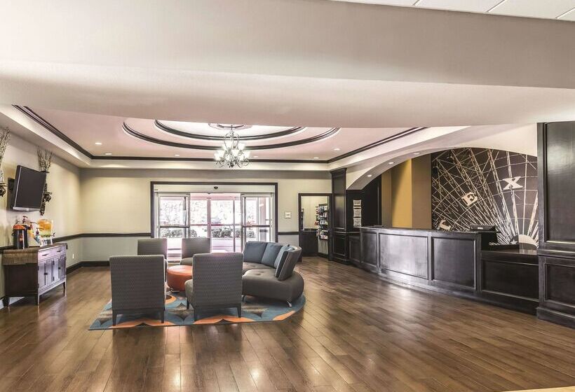 هتل La Quinta By Wyndham Fort Worth   Lake Worth
