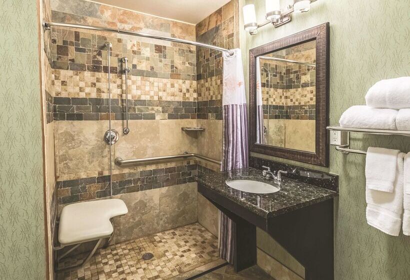 هتل La Quinta By Wyndham Fort Worth   Lake Worth