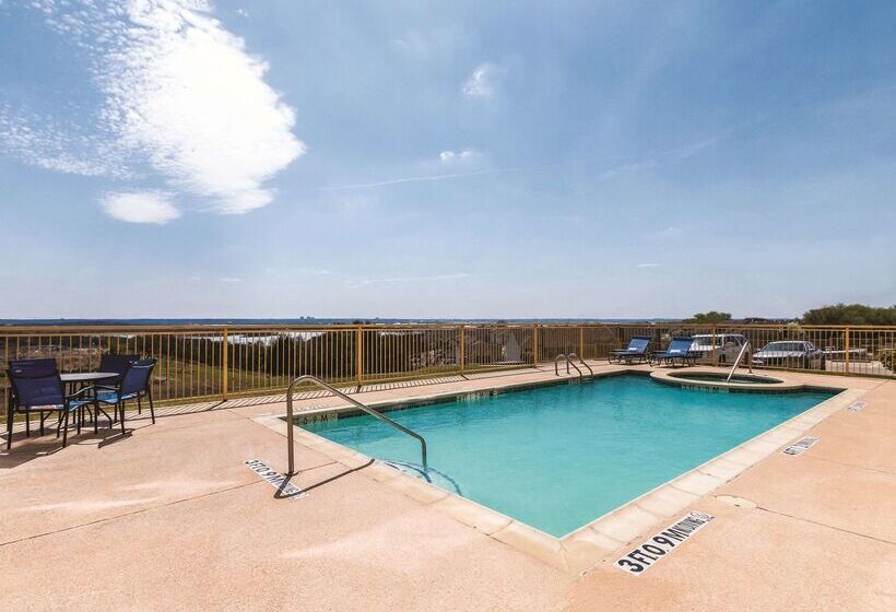 هتل La Quinta By Wyndham Fort Worth   Lake Worth
