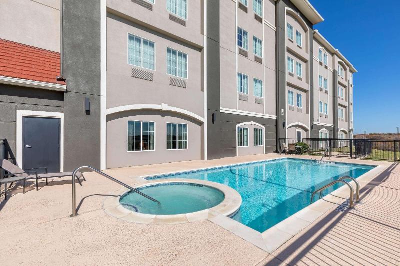 هتل La Quinta By Wyndham Fort Worth   Lake Worth