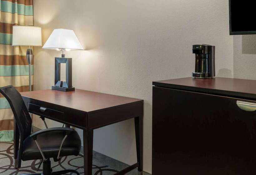 هتل La Quinta By Wyndham Fort Worth   Lake Worth