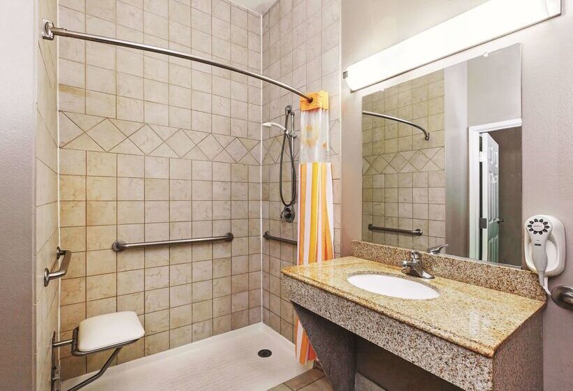 هتل La Quinta By Wyndham Granbury
