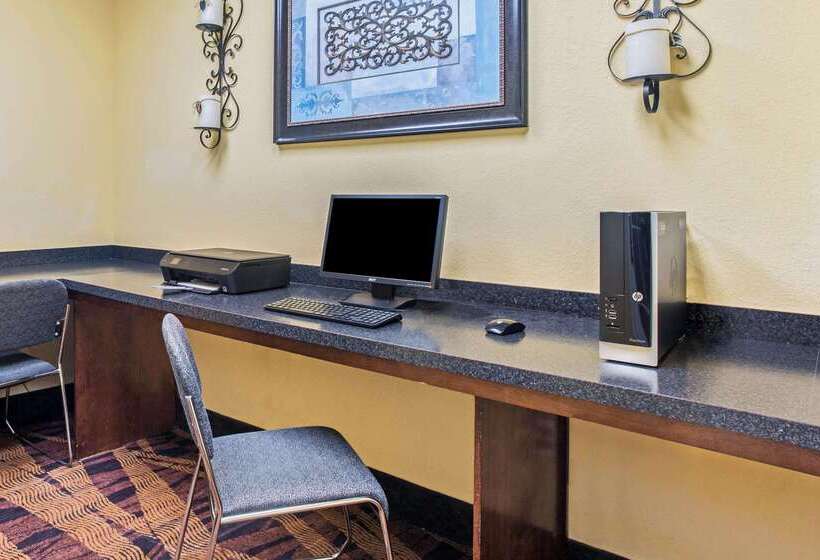 Отель La Quinta Inn & Suites By Wyndham Mobile Satsuma / Saraland