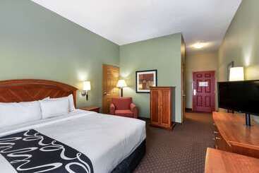هتل La Quinta By Wyndham Olathe