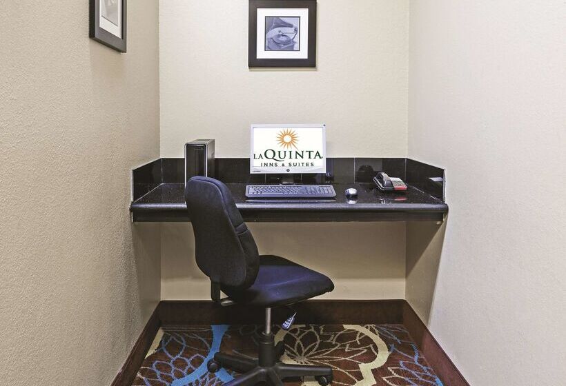 هتل La Quinta By Wyndham Pearland