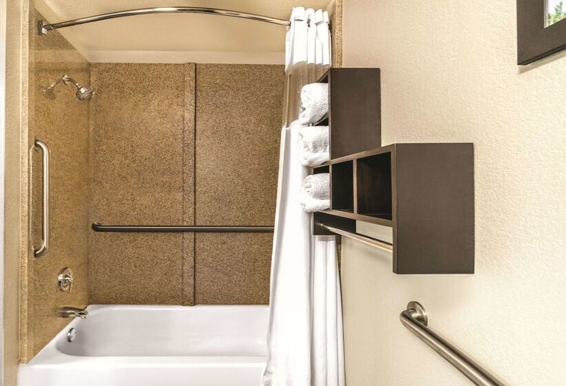 هتل La Quinta By Wyndham Rome