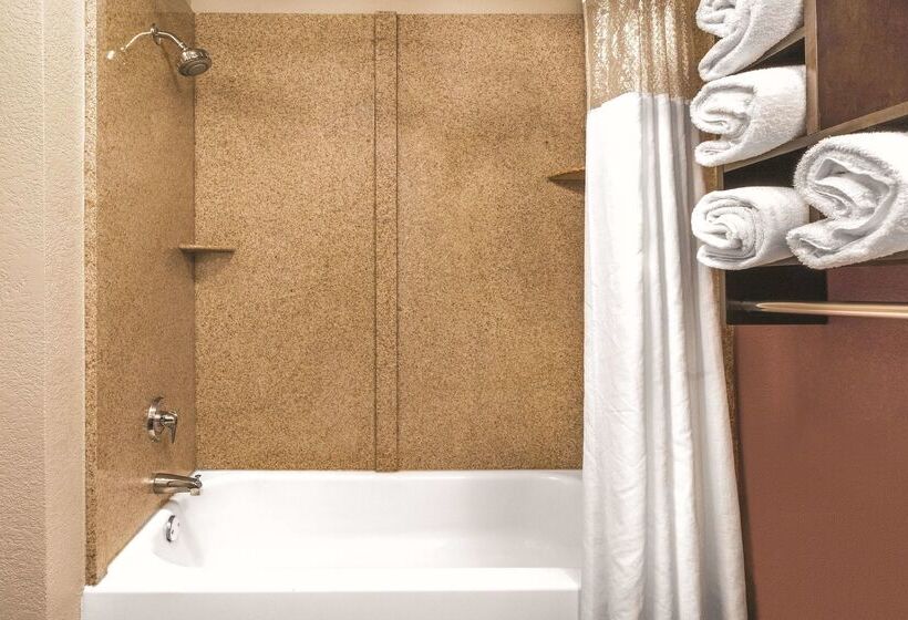 هتل La Quinta By Wyndham Rome
