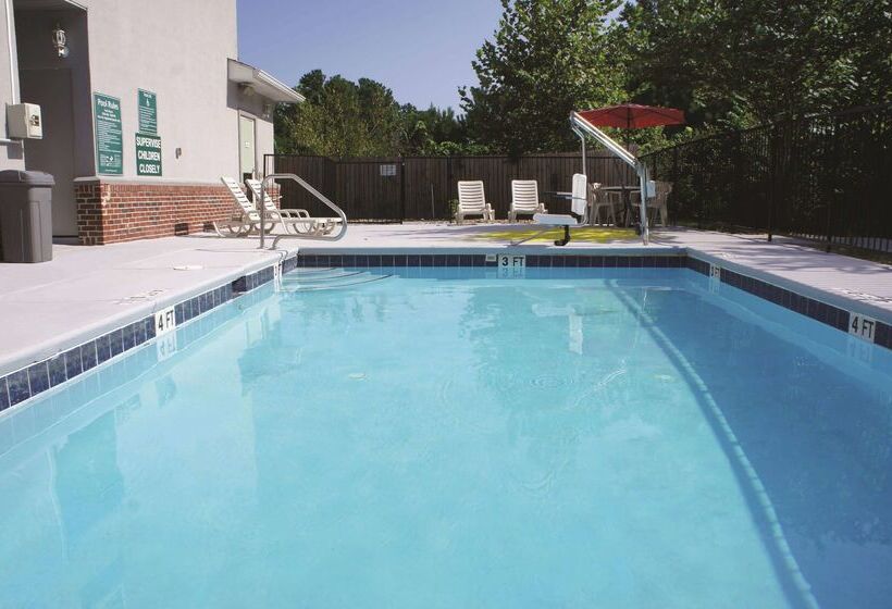 هتل La Quinta By Wyndham Rome