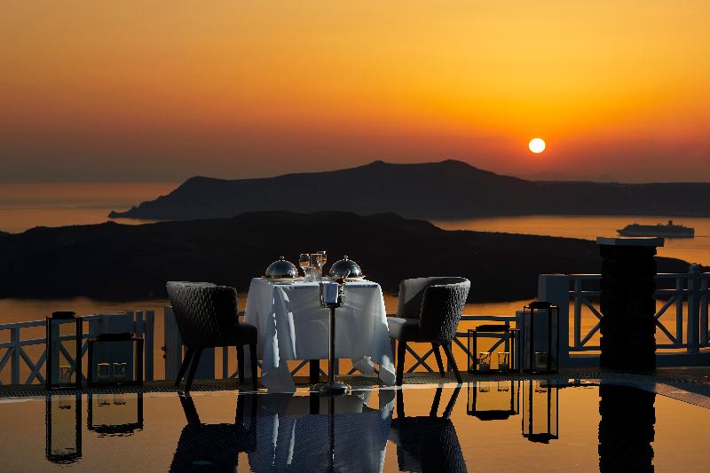 Отель Petit Palace Suites