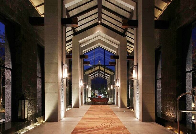 בית מלון כפרי Pullman Lijiang Resort & Spa