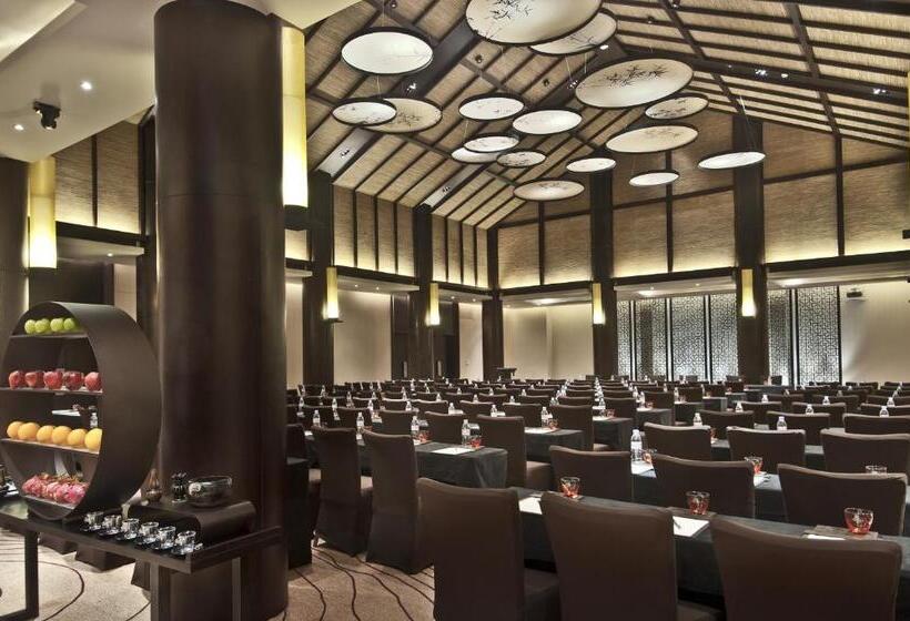 בית מלון כפרי Pullman Lijiang Resort & Spa