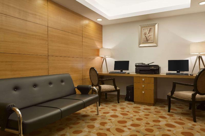 בית מלון כפרי Ramada Gurgaon Central