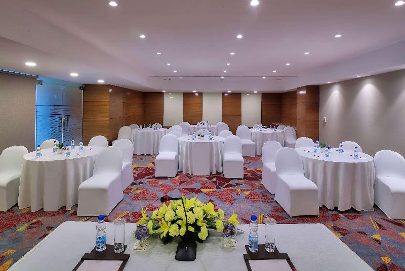 בית מלון כפרי Ramada Gurgaon Central