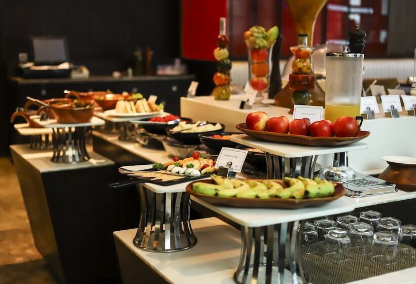 בית מלון כפרי Ramada Gurgaon Central